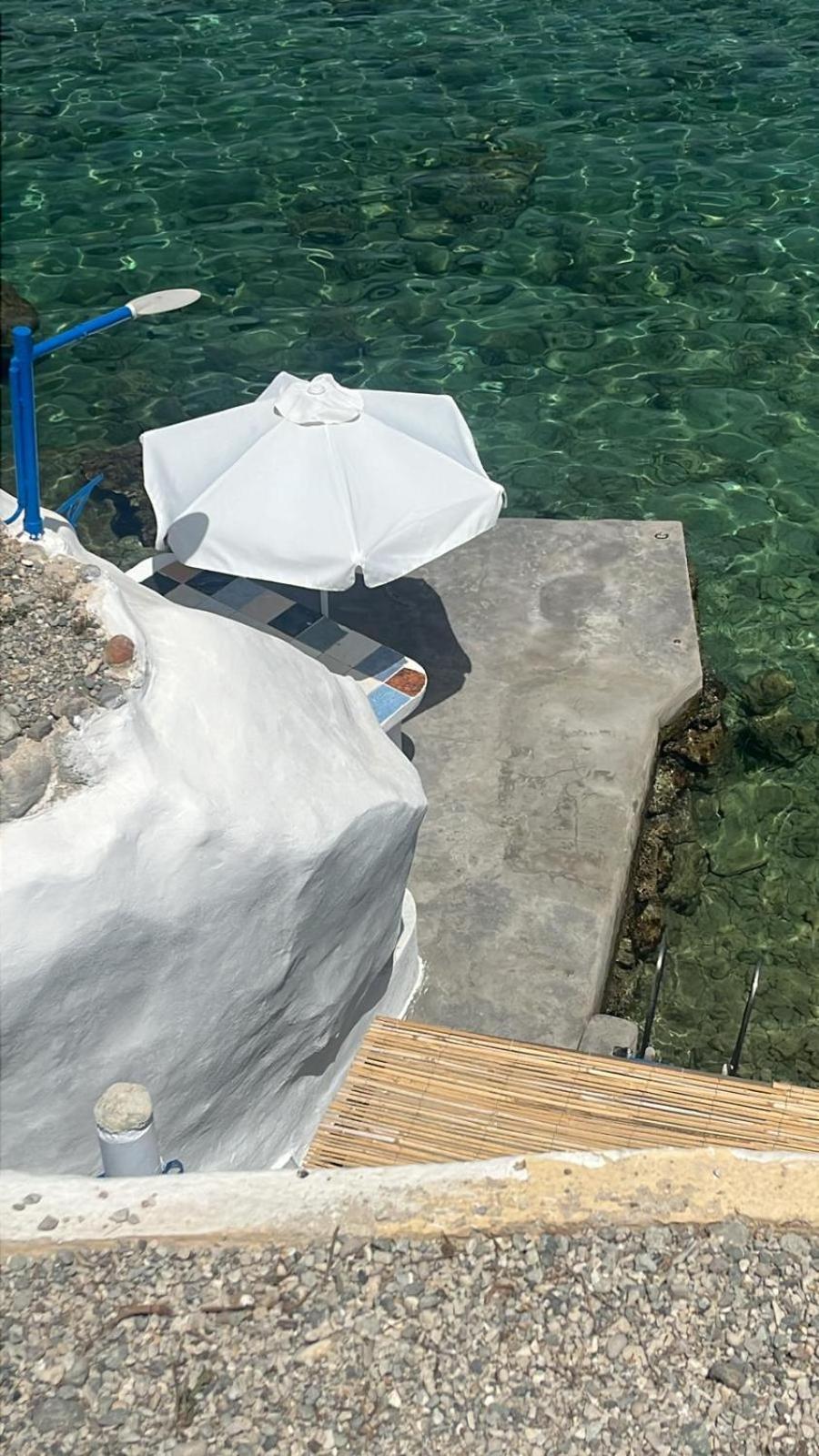 Traditional Waterfront House Mandrakia Esterno foto